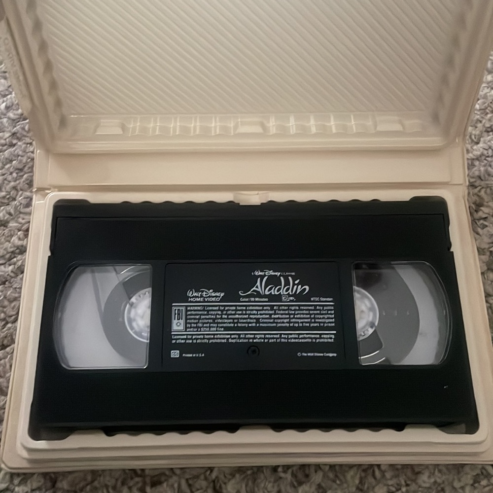 Aladdin VHS - Picture 2 of 3